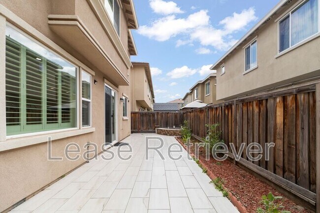 Building Photo - 2631 Clarita Dr