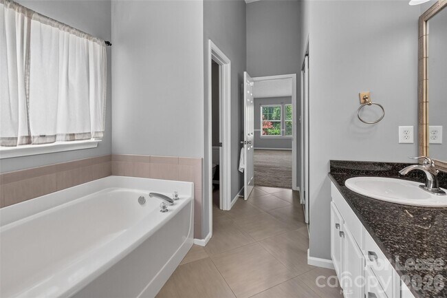 Building Photo - 10745 Glenluce Ave