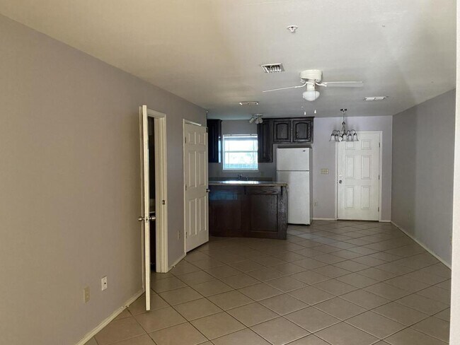 Building Photo - 403 N 48th St