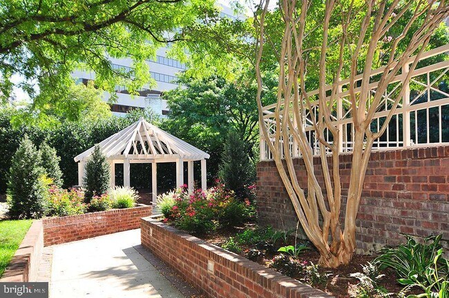 Building Photo - 7500 Woodmont Ave