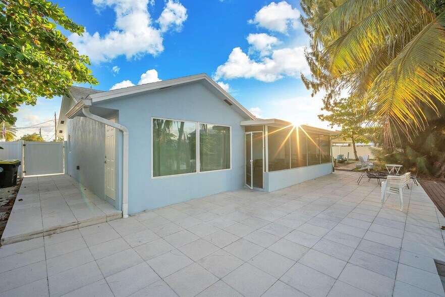 Building Photo - 4400 SW 37th Ave