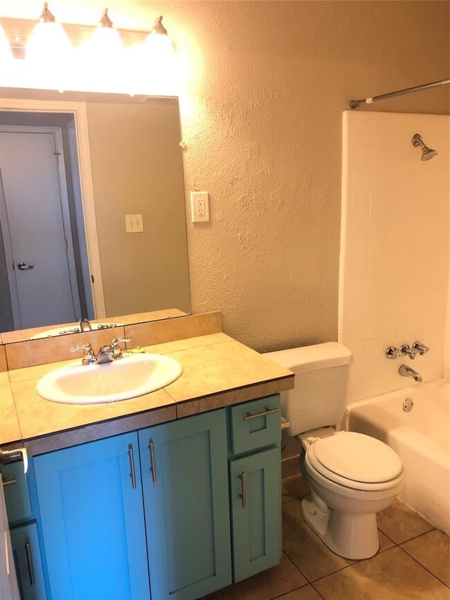 Building Photo - 7302 Duval St