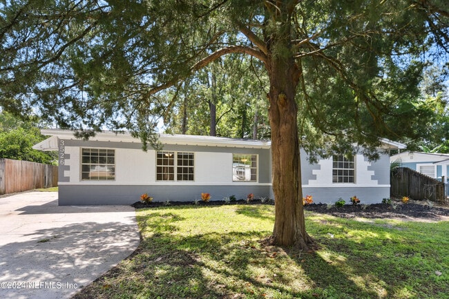Primary Photo - 3526 Formosa Dr