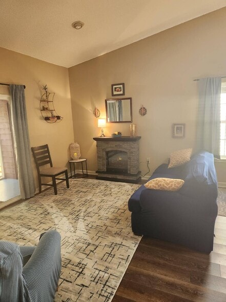 Building Photo - 405 Brown Rd