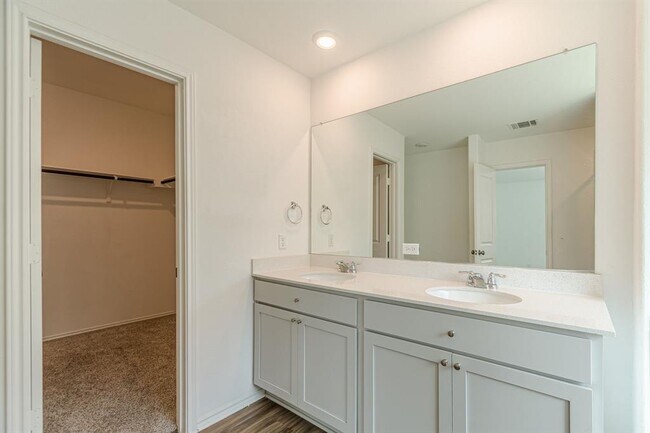 Building Photo - 341 Escondido Cir