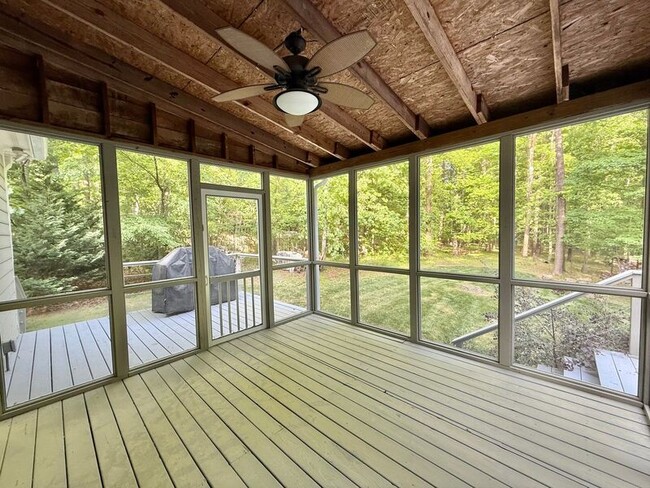 Building Photo - 9412 Springdale Dr