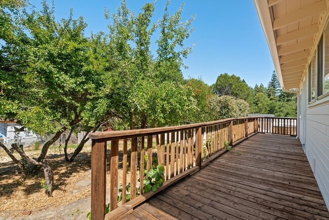 Building Photo - Sunny and Charming Boulder Creek Retreat -...