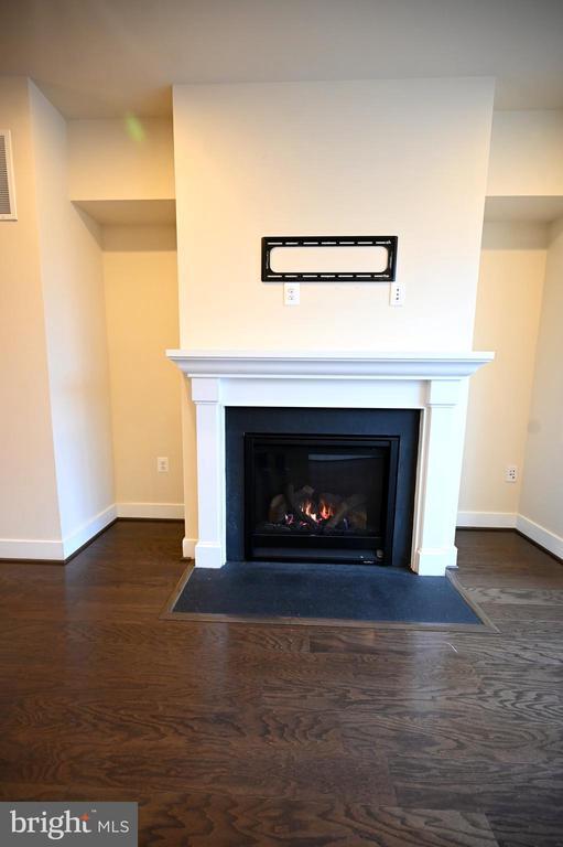 Building Photo - 2413 Glenallan Ave