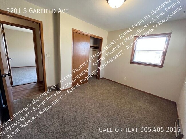 Building Photo - 3201 S Garfield Ave