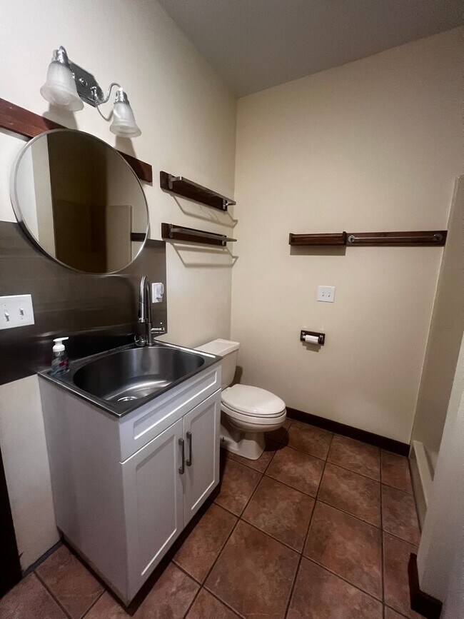 Building Photo - Beautifully Renovated 3-Bedroom Home with ...