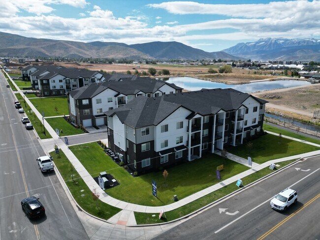 Building Photo - 1266 Sawmill Blvd