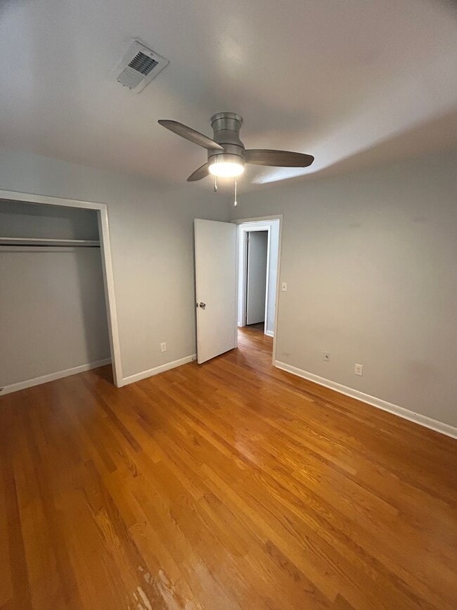 Building Photo - Beautiful 3 bed 3 bath home with finished ...