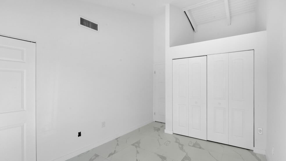 Building Photo - 1917 SW 107th Ave