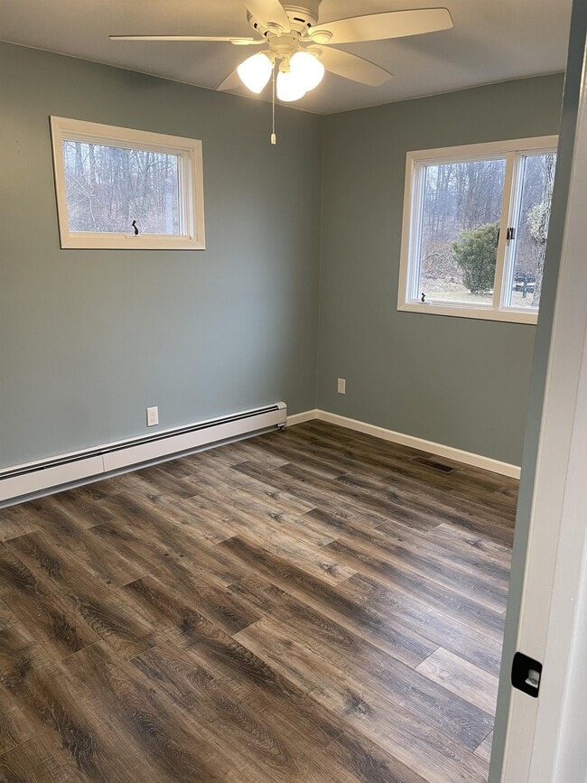 Building Photo - 2224 Oakwood Dr