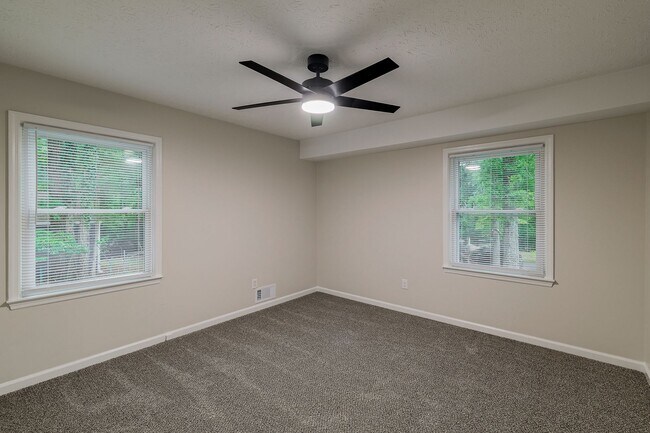 Building Photo - Newly Renovated East Side Home!