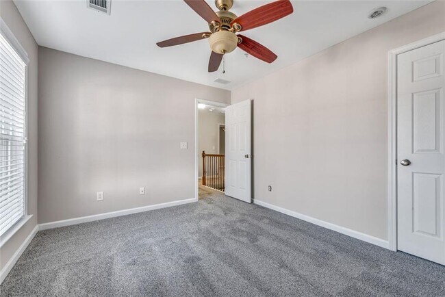 Building Photo - 268 Balaban Cir