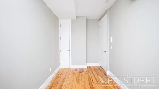 Building Photo - NEW MODERN 2 BED IN CROWN HEIGHTS!