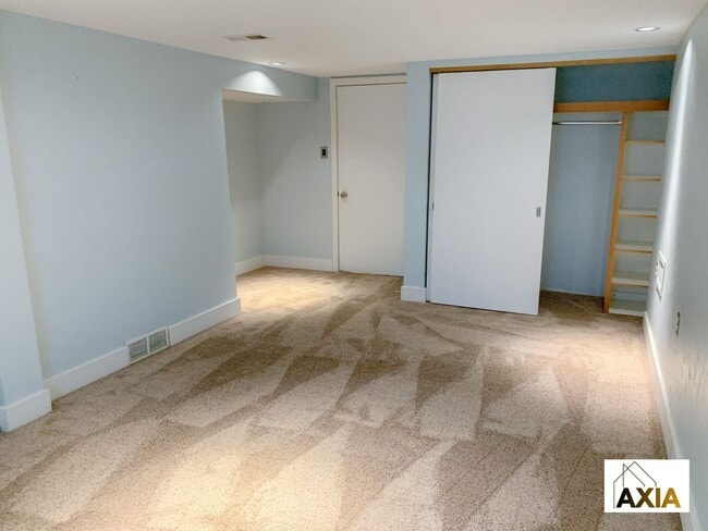 Building Photo - Exceptional Neighborhood!