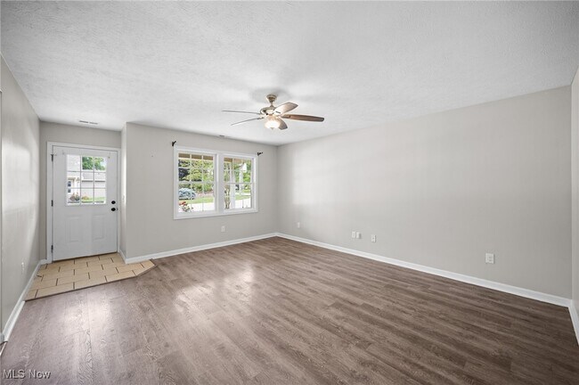 Building Photo - 3031 Logan Ln N