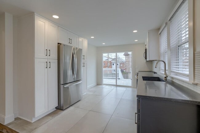 Building Photo - 3509 Howard St