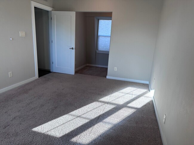 Building Photo - 5820 Bryan Pkwy