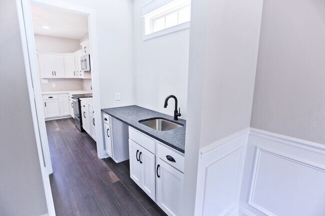 Building Photo - 851 Jersey Dr