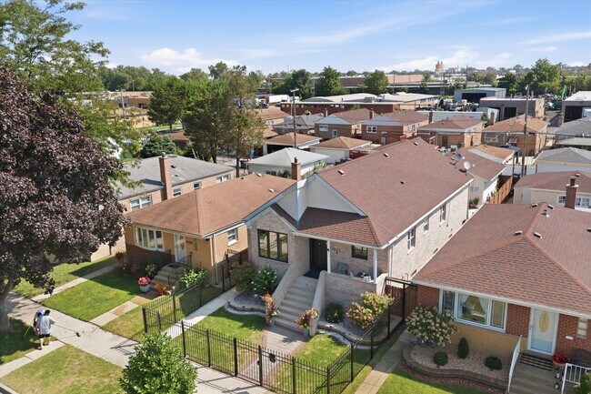 Building Photo - 4623 S Kilpatrick Ave