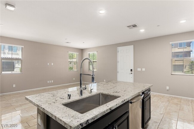 Building Photo - 4 Lomita Heights Dr