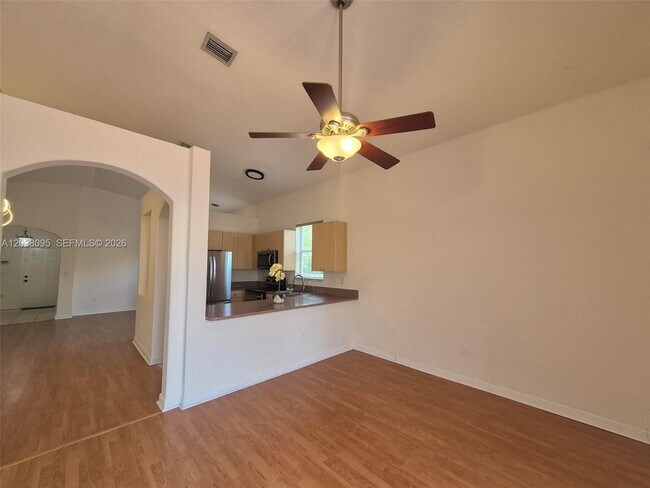 Building Photo - 5033 SW 134th Ave