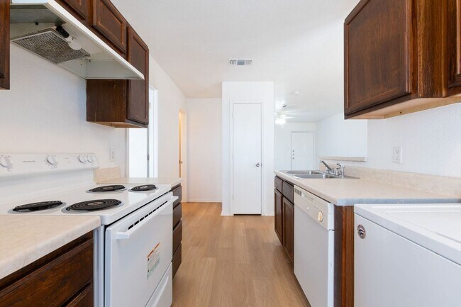 Building Photo - 5904 Greengate Dr