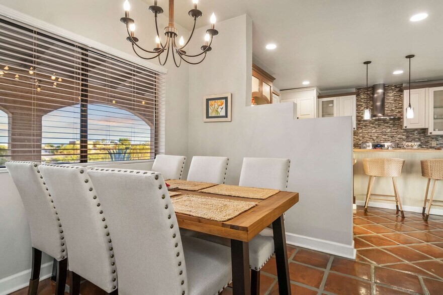 Building Photo - 5190 W Pso Del Barranco