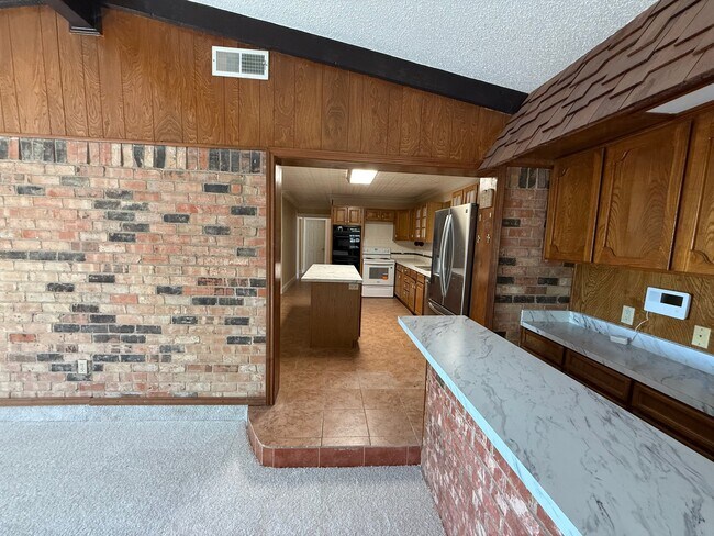 Building Photo - 2604 Squire St