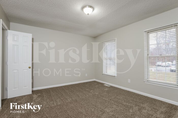 Building Photo - 120 Crestway Ct