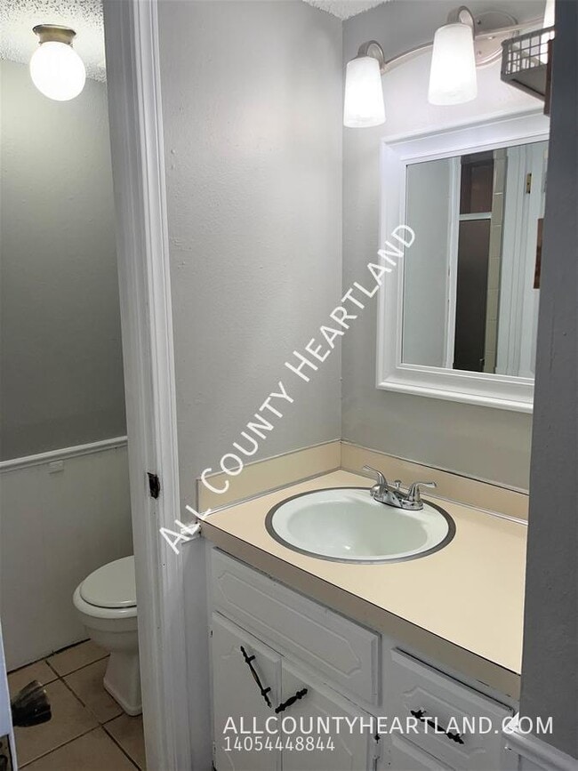 Building Photo - 221 Jason Dr