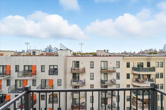 Building Photo - 931 Madison St