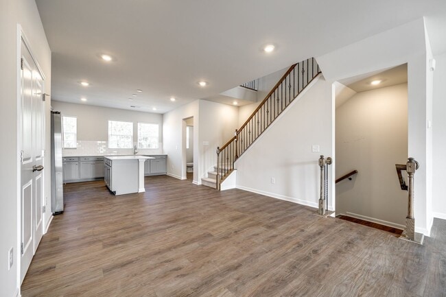 Building Photo - Beautiful 3-bedroom, 3.5 bath townhome in ...