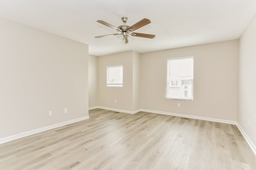 Building Photo - 804 Zeller Dr