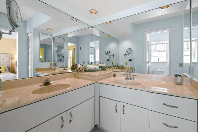 Building Photo - 1216 Ocean Dunes Cir