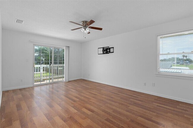 Building Photo - 8128 Papaya St