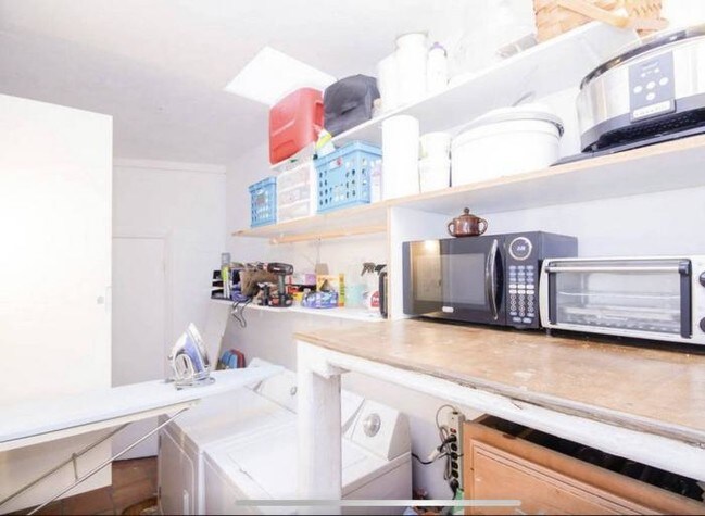 Building Photo - 3 bedroom in Santa Barbara CA 93110