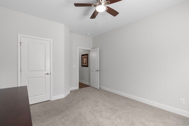 Building Photo - Beautiful 3 Bedroom 2 Bath Ranch