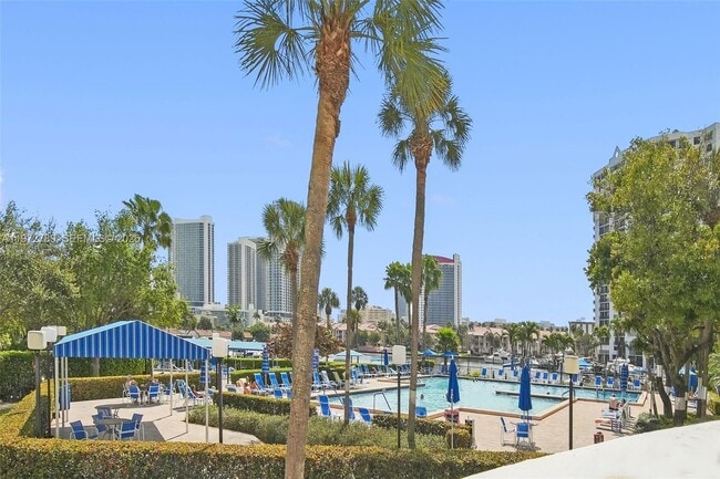 Building Photo - 2500 Parkview Dr