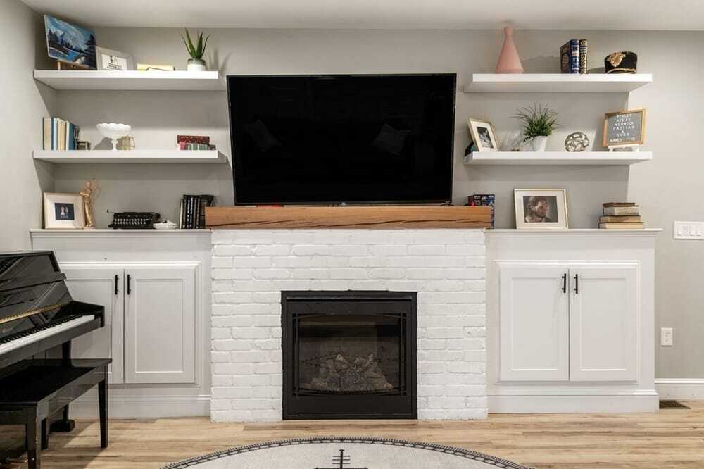 Building Photo - 142 W 8th St