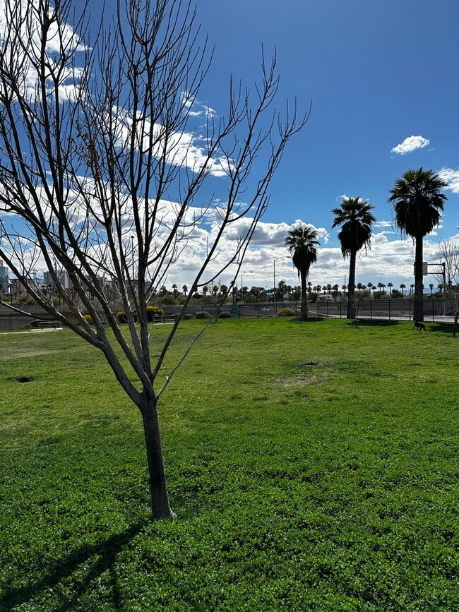 Building Photo - Historic District 2 bed 1 bath & Large Storage Unit near Friendship Garden of PHX