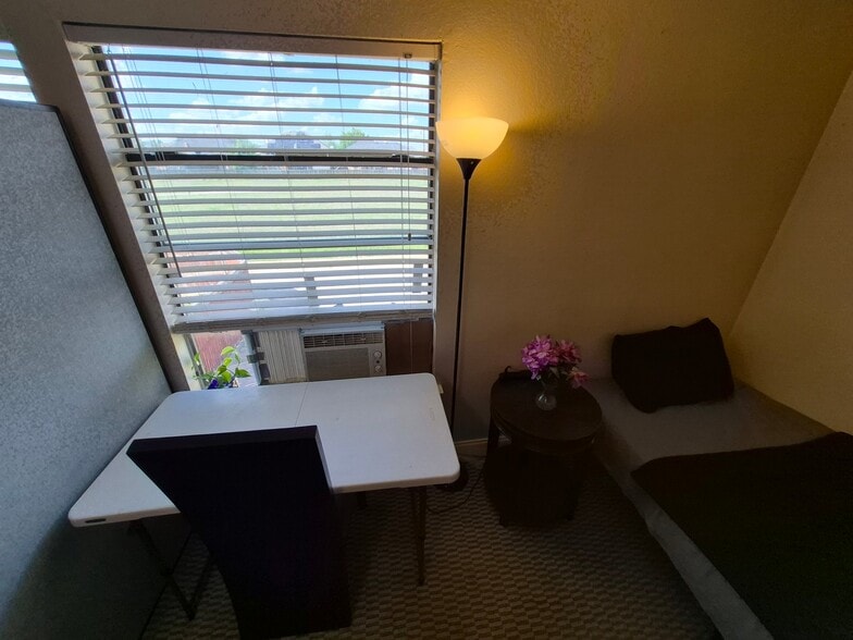 Building Photo - 5611 Aberdeen Dr