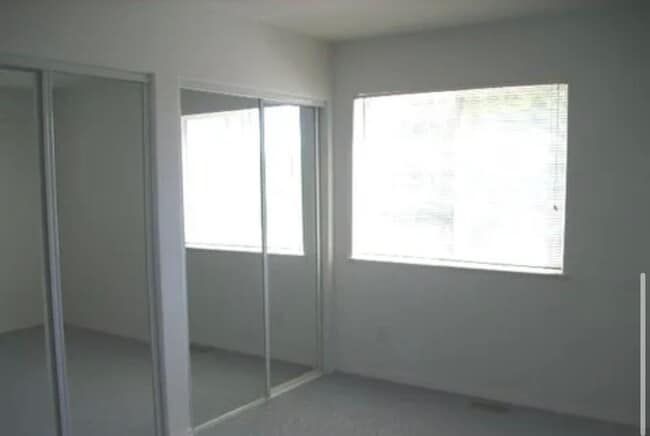 Building Photo - 2 story town house