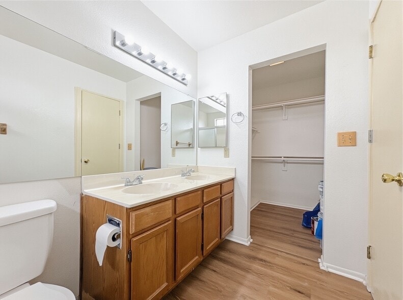 Building Photo - 2020 W Union Hills Dr