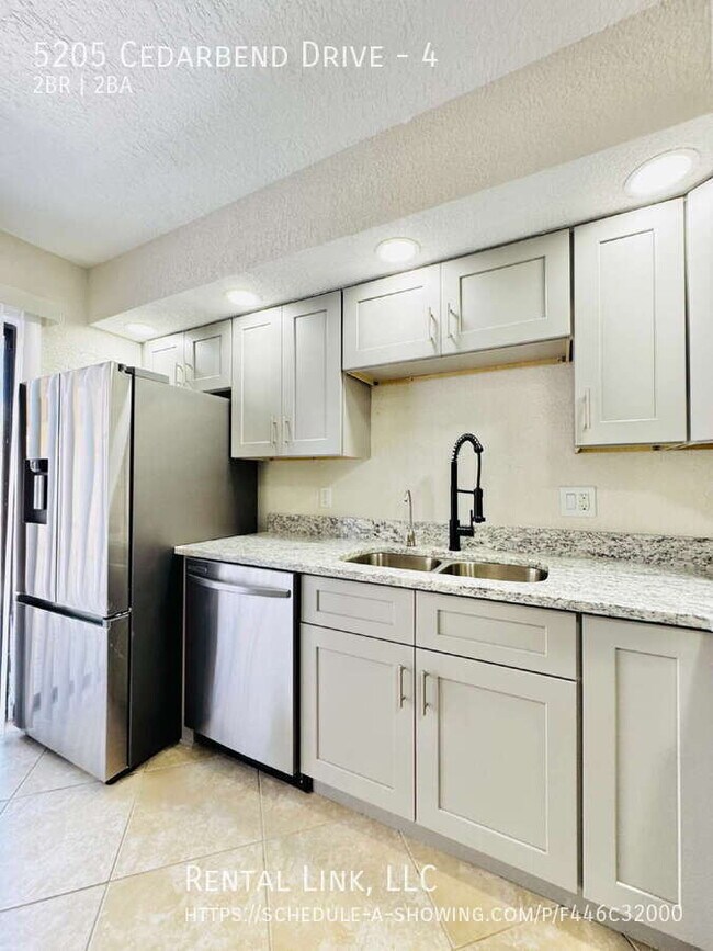 Building Photo - 5205 Cedarbend Dr