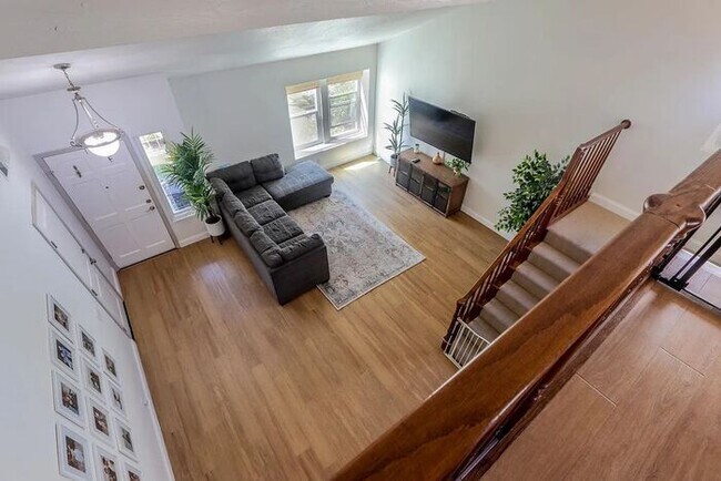 Building Photo - Quiet Cul De Sac Home