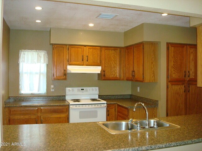 Building Photo - 3933 W Pershing Ave